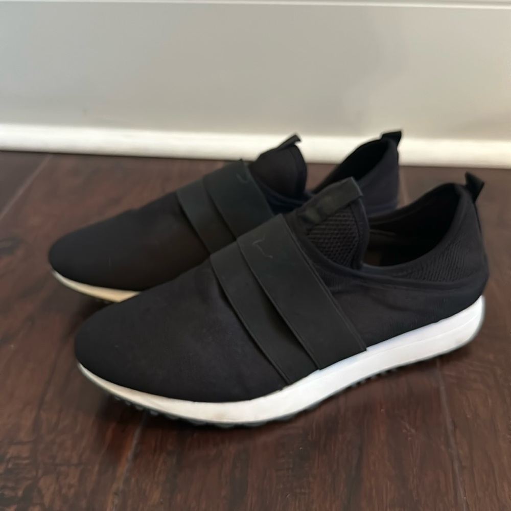 Ladies Steve Madden slip on shoes black sz 8.5